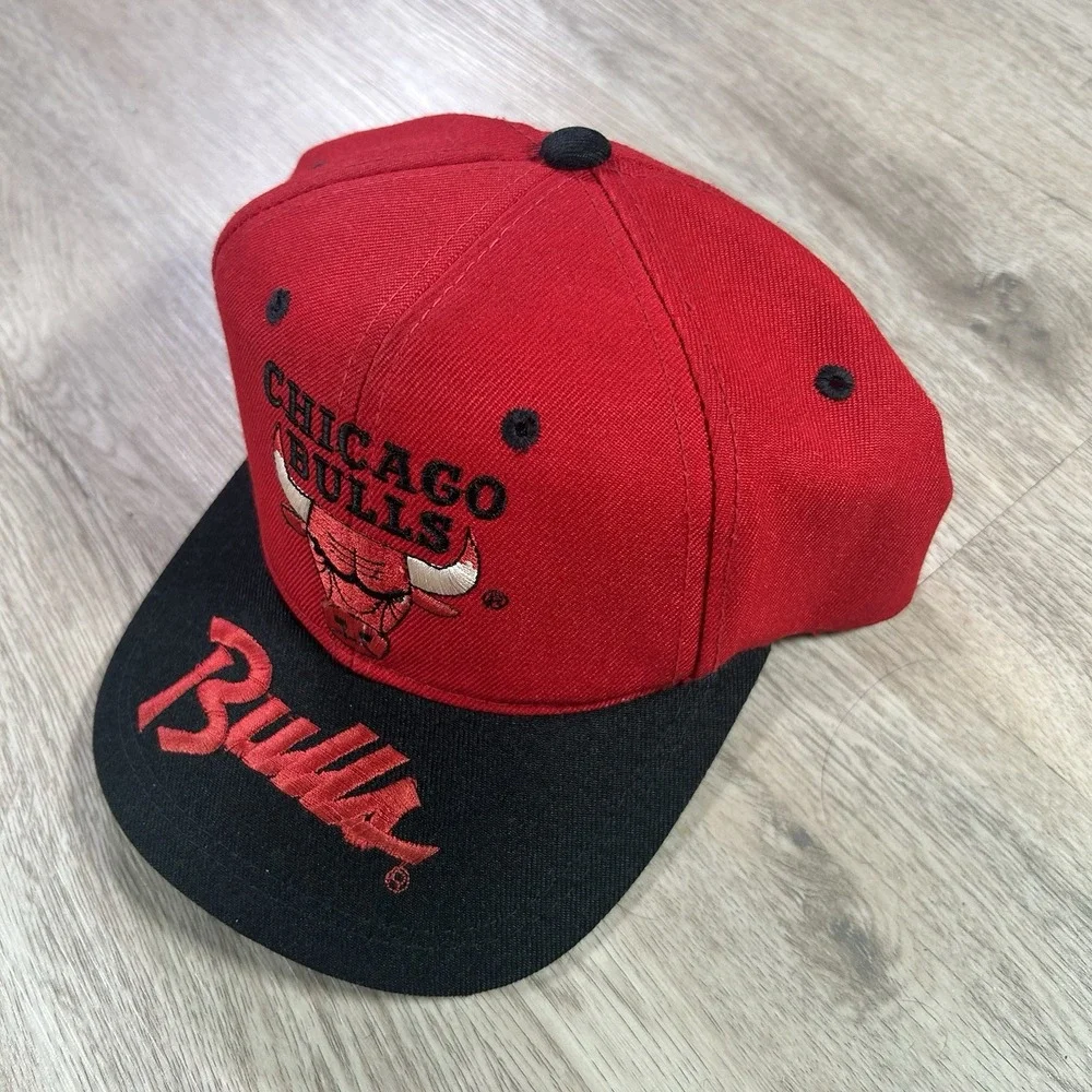 VTG Sports Specialties Chicago Bulls Script Snapback Hat NBA‎ Black Red Wool Cap
